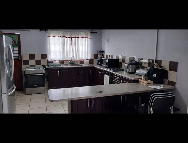 3 BEDROOM HOUSE FOR SALE IN CRAIGIEBURN